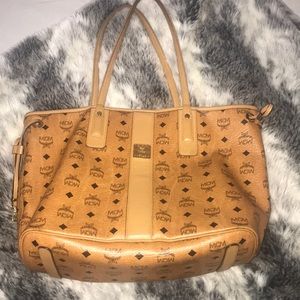 Reversible AUTHENTIC MEDIUM size tote.